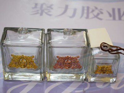 玻璃粘金屬膠水案例，聚力膠水無氣味不發(fā)白耐老化符合環(huán)保標準
